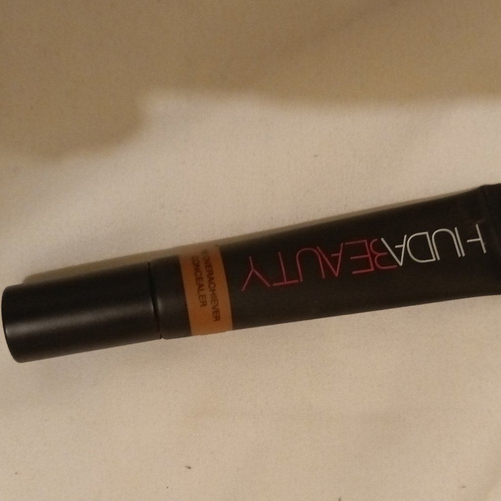 Huda Beauty The Overachiever Concealer